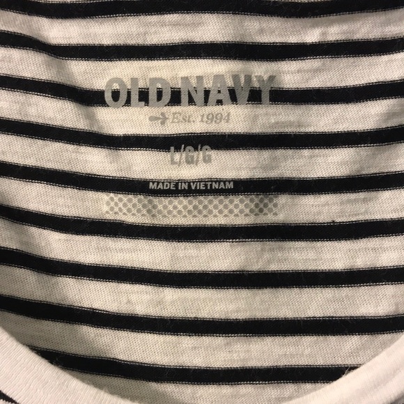 Black and white stripped scoop neck t-shirt - Picture 2 of 3